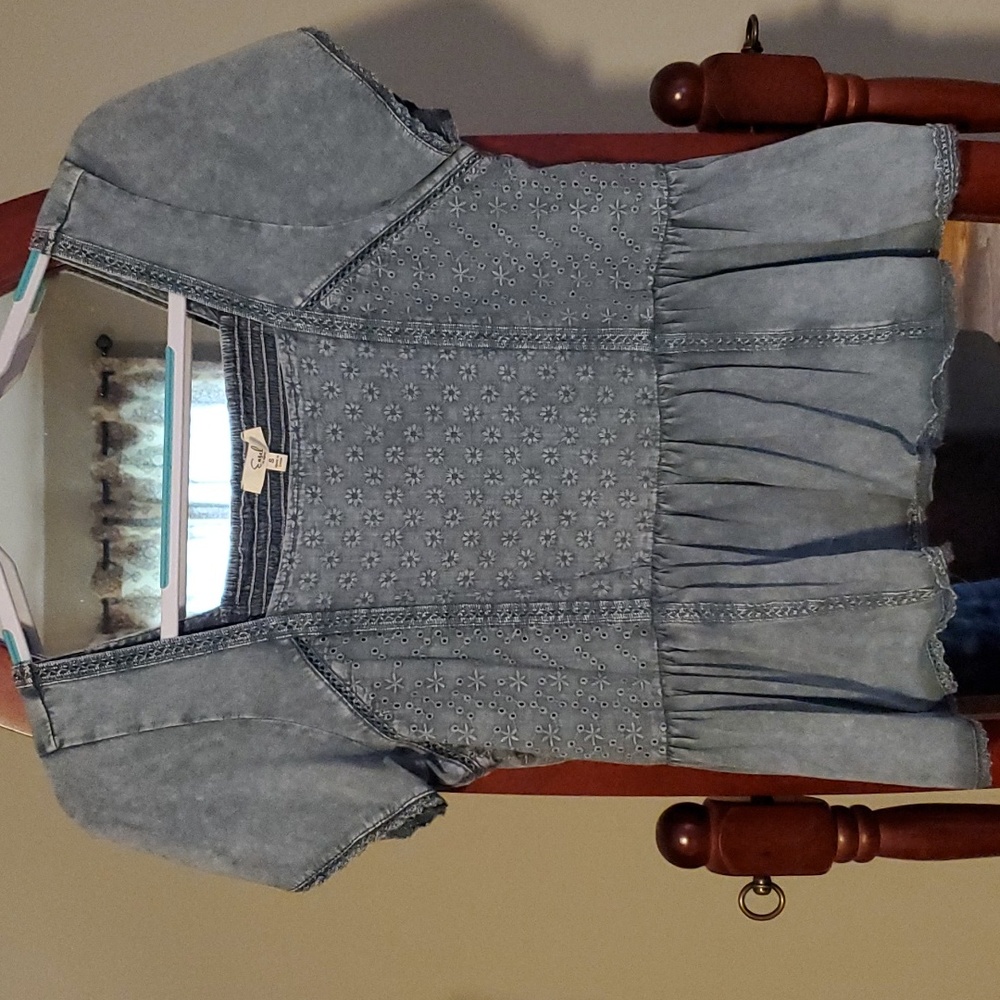 NWOT Heathered Embroidered Top